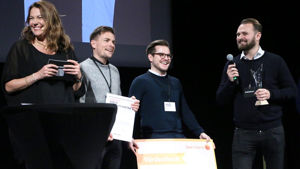Personalkollen hyllas som Årets tillväxtföretag på Umeågalan 2019. Här tar vd Niclas Lundell, till höger, emot priset tillsammans med sina medarbetare Robert Asplund och Markus Alstam. Foto: Mikael Hansson.