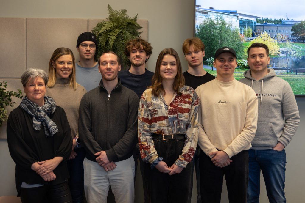 Representanter från Umeå kommun tillsammans med studenter på Systemvetenskapliga programmet